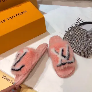 Louis Vuitton फररी मोनोग्राम गुलाबी स्लिपर्स