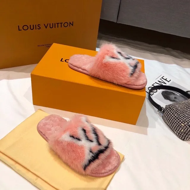 Louis Vuitton mules fourrées monogramme rose 3