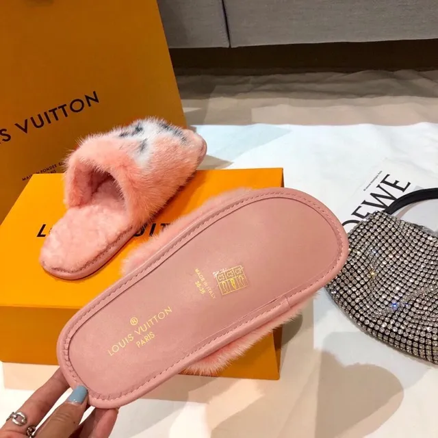 Louis Vuitton mules fourrées monogramme rose 4