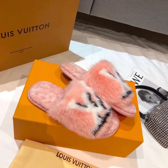 Louis Vuitton mules fourrées monogramme rose 5