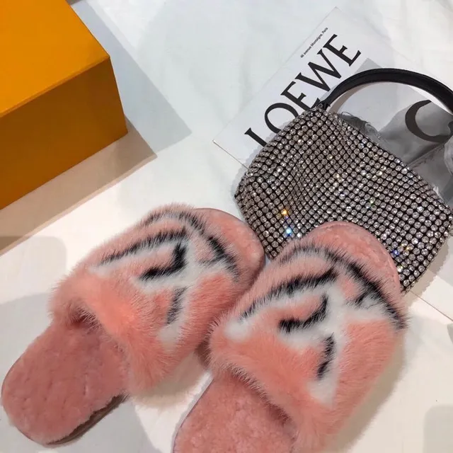 Louis Vuitton mules fourrées monogramme rose 7