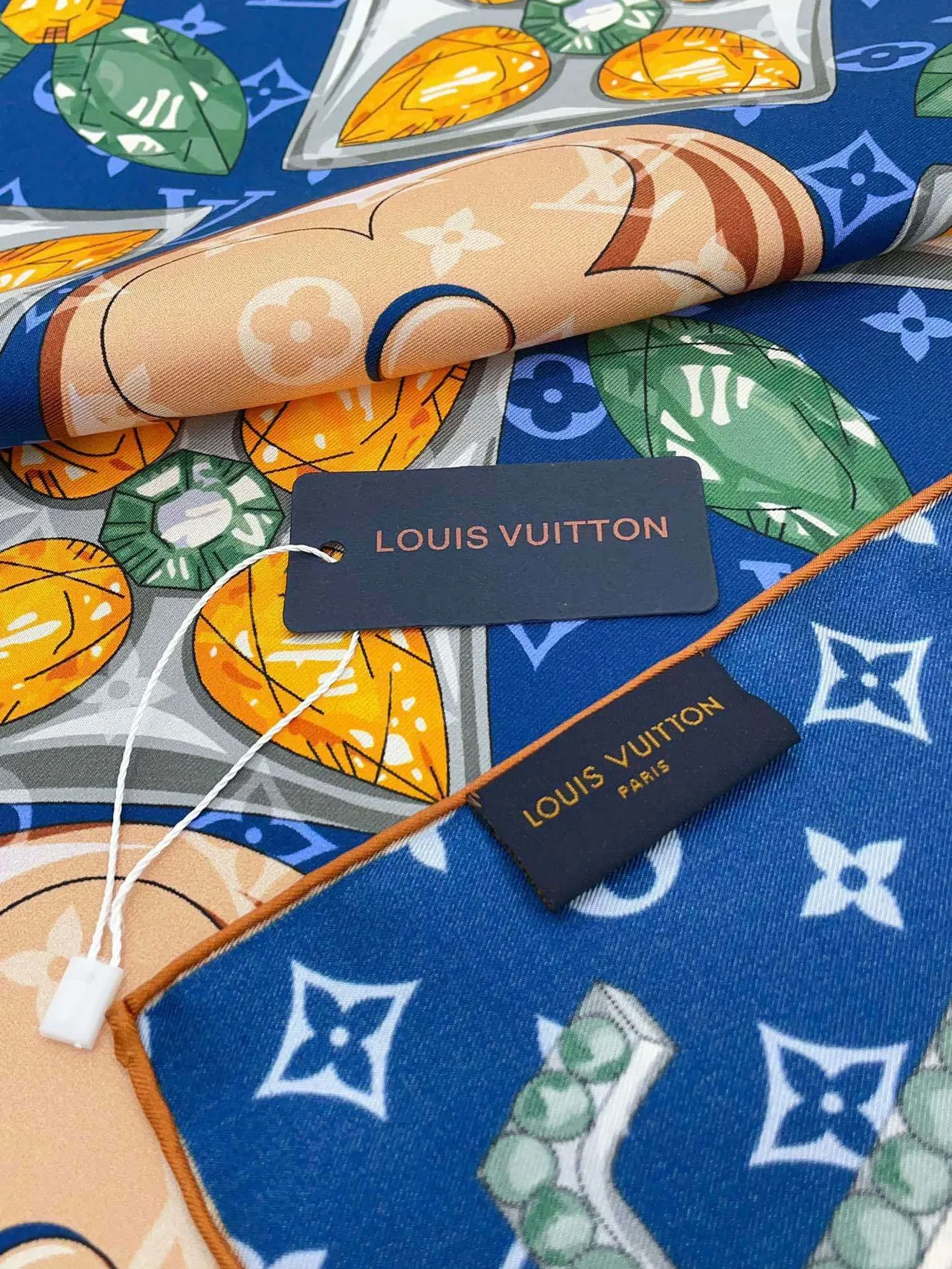 Louis Vuitton रत्न और ड्रैगन प्रिंट नेवी सिल्क स्कार्फ 7