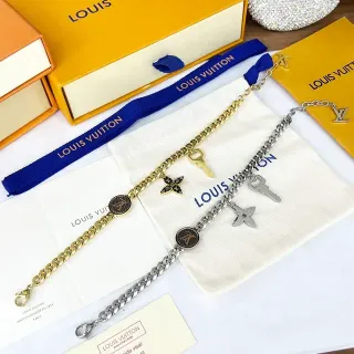 Louis Vuitton Pulseras con Cadena y Charms en Tonos Dorado y Plata