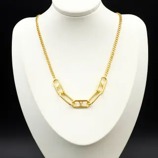 Colar Louis Vuitton Corrente Curb de Ouro Gravada com Monograma e Maillons Oval