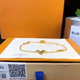 Louis Vuitton قلادة قلب ذهبية سلسلة سوار