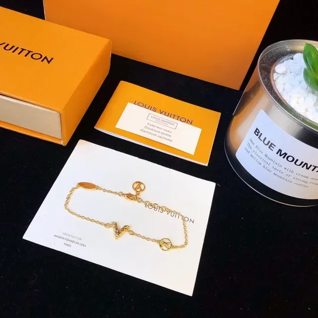 Louis Vuitton قلادة قلب ذهبية سلسلة سوار 2