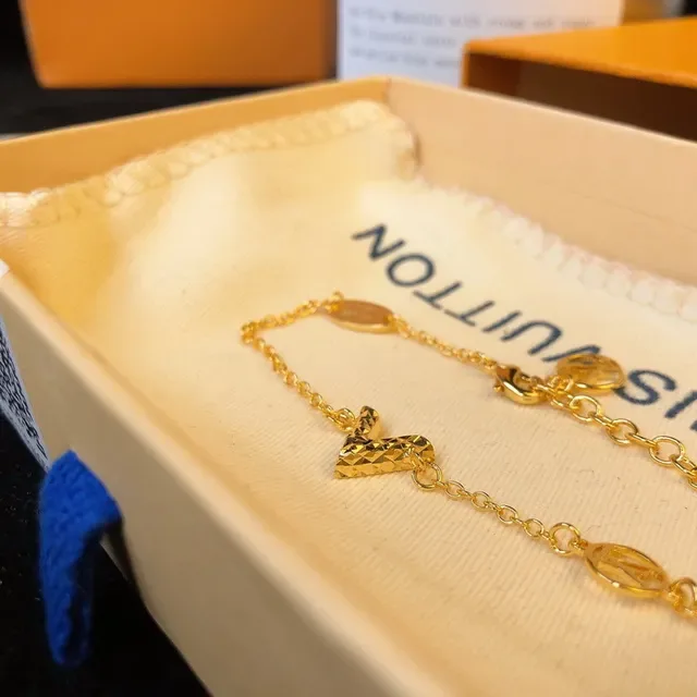 Louis Vuitton قلادة قلب ذهبية سلسلة سوار 3