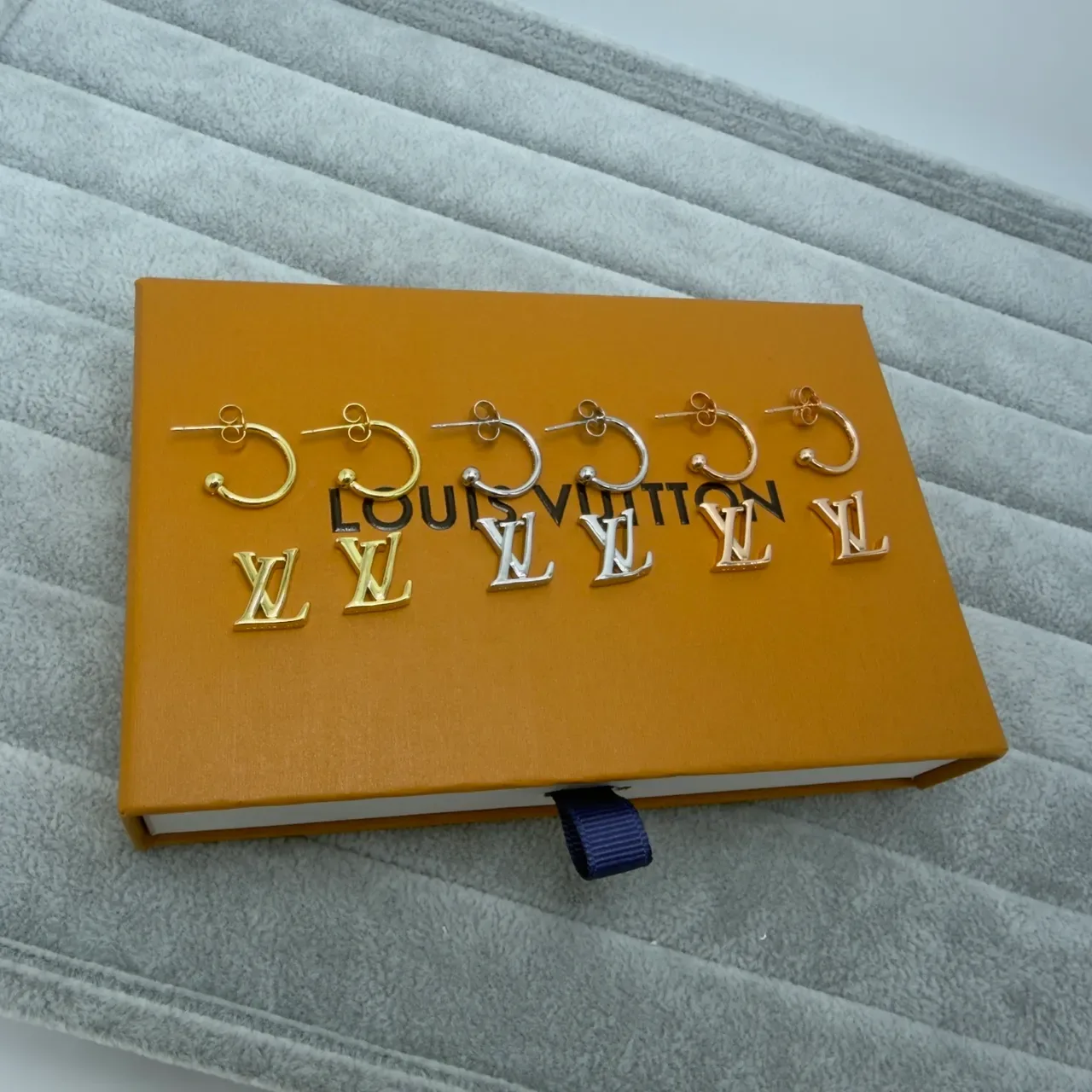 Brincos Louis Vuitton Monograma Ouro Prata Design Pendente Aros 4