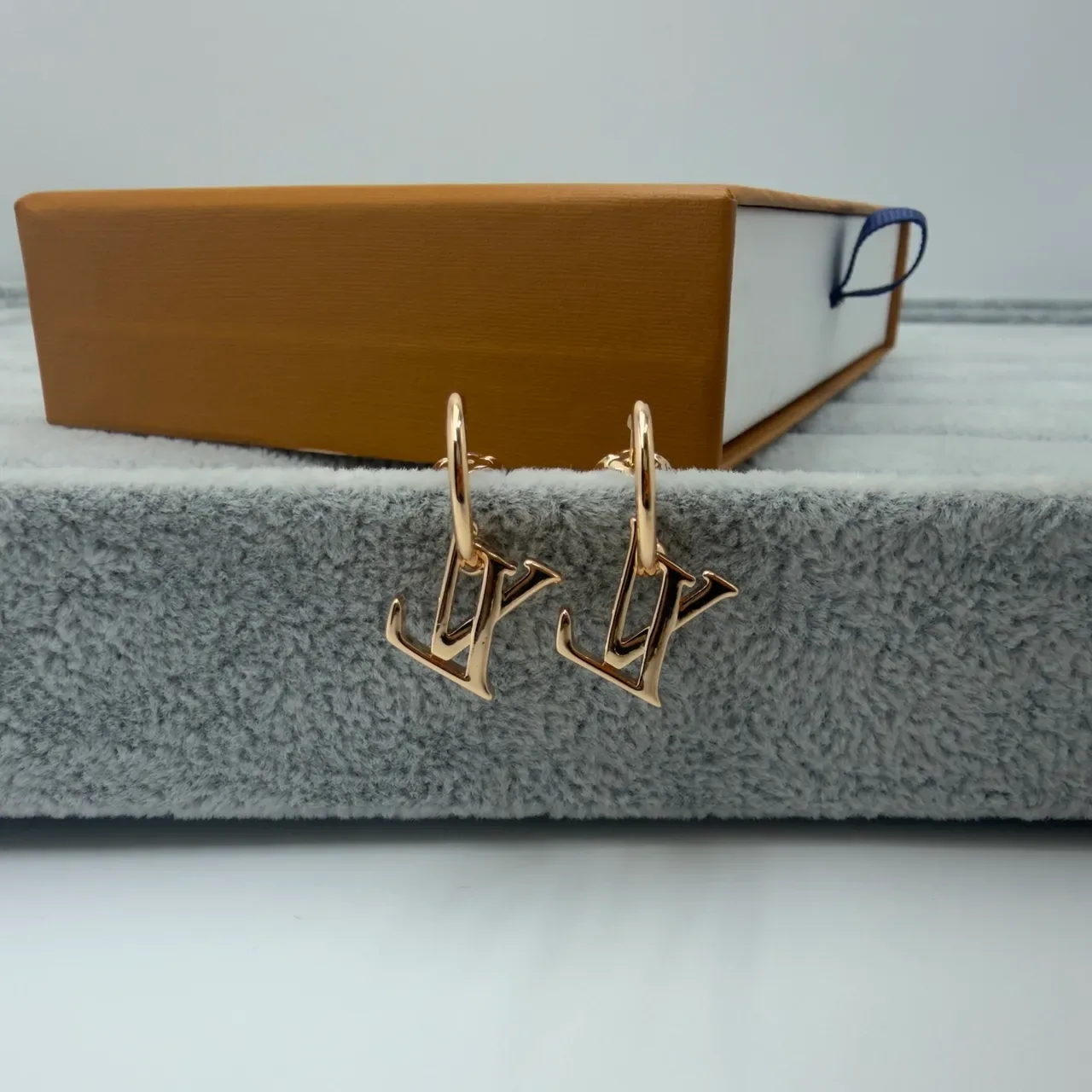 Brincos Louis Vuitton Monograma Ouro Prata Design Pendente Aros 5