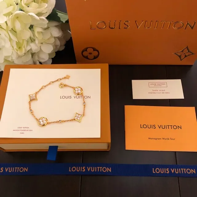 Pulsera Louis Vuitton Cadena Dorada Blanca Motivos Florales Cuadrifolio 4
