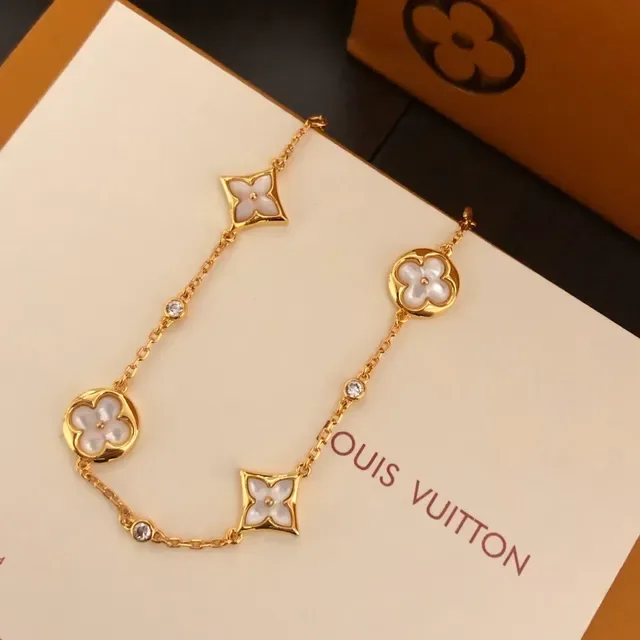 Pulsera Louis Vuitton Cadena Dorada Blanca Motivos Florales Cuadrifolio 6