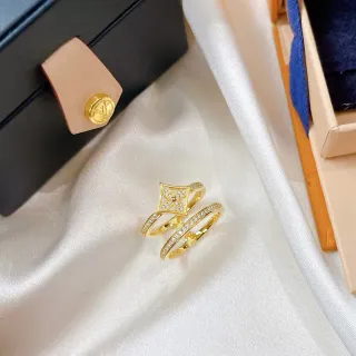 Louis Vuitton सोना सफेद पवेज़-सेट हीरे स्टार-शेप्ड क्वाट्रेफॉइल मोटिफ रिंग