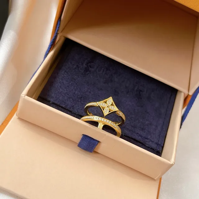Louis Vuitton সোনা সাদা পাভে-সেট হীরা তারকা আকারের চার পাতার নকশা আংটি 6