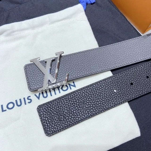حزام لويس فيتون Interlocking LV Buckle جلد رمادي مقشر 3