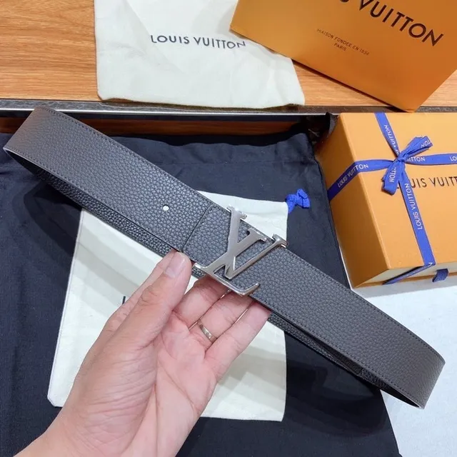 حزام لويس فيتون Interlocking LV Buckle جلد رمادي مقشر 5