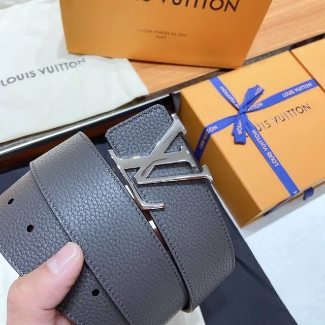 حزام لويس فيتون Interlocking LV Buckle جلد رمادي مقشر 6