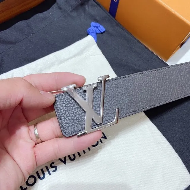 حزام لويس فيتون Interlocking LV Buckle جلد رمادي مقشر 8