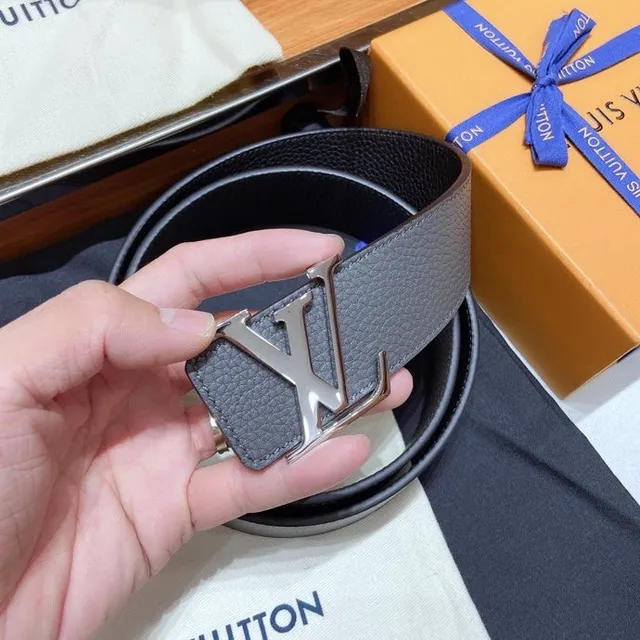 حزام لويس فيتون Interlocking LV Buckle جلد رمادي مقشر 9