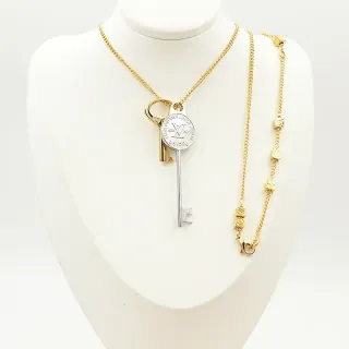 Louis Vuitton Key Collection Colares com Pingente de Chave em Dourado e Prateado