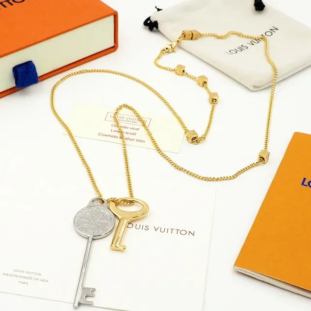 Louis Vuitton Key Collection Colares com Pingente de Chave em Dourado e Prateado 2