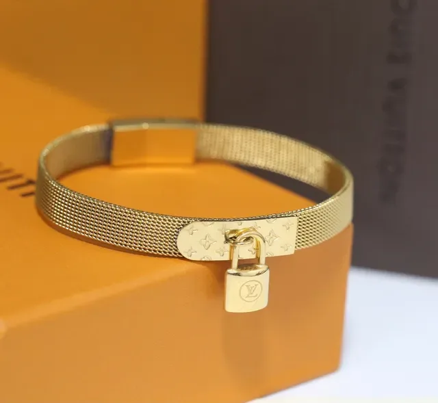 Louis Vuitton Lockit Pulseira de malha prateada com placa gravada de monograma 2