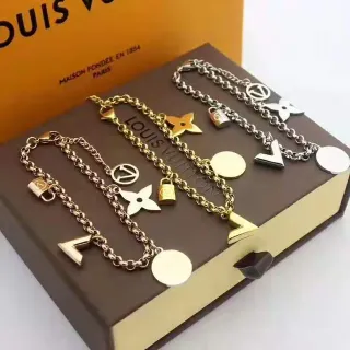 Louis Vuitton LV Charms سوار مزين بخرزات ذهبية وفضية بخطوط السلسلة