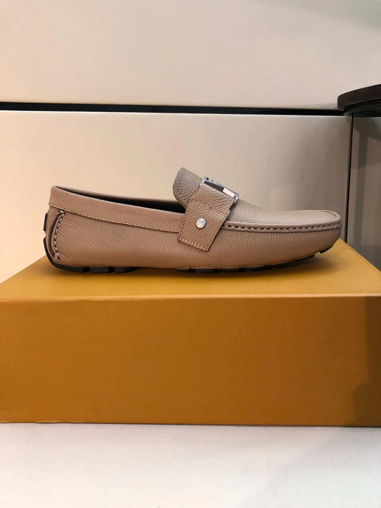Louis Vuitton LV Loafer بيج جلد حبيبي Loafers 4