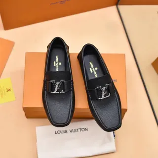 Louis Vuitton LV Mocassins Noirs en Cuir Texturisé
