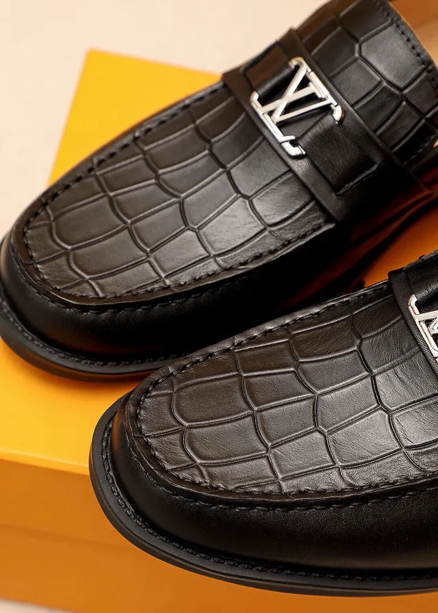 Louis Vuitton LV লোফার ক্রক-এমবসড ব্ল্যাক লেদার লোফার্স 4