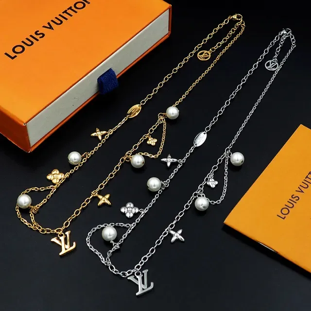 Collier Louis Vuitton LV Monogram Perles Dorées et Blanches Chaîne Multicouche Charms de Perle 8