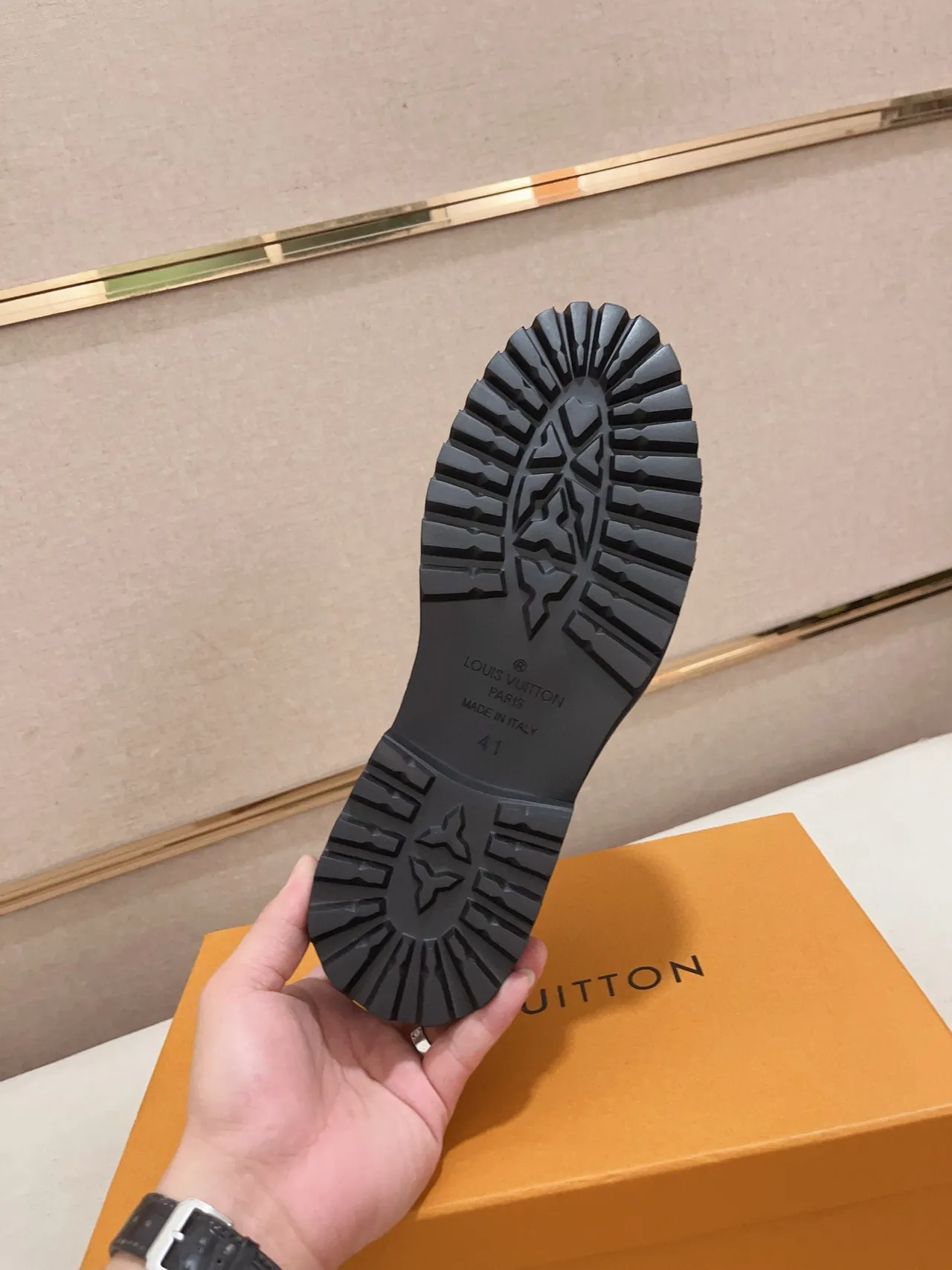 Louis Vuitton LV Trail Negro Monogram Ante Zapatos Derby 2