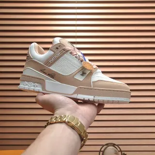 Louis Vuitton LV Trainer Tênis Bege Branco Camadas de Couro e Textil Superior Sola Chunky Plataforma Sneakers Lifestyle