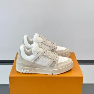 Louis Vuitton LV Trainer Beige Blanco Zapatillas Lifestyle Correa Estructurada Superpuesta Paneles de Malla Texturizados y de Cuero