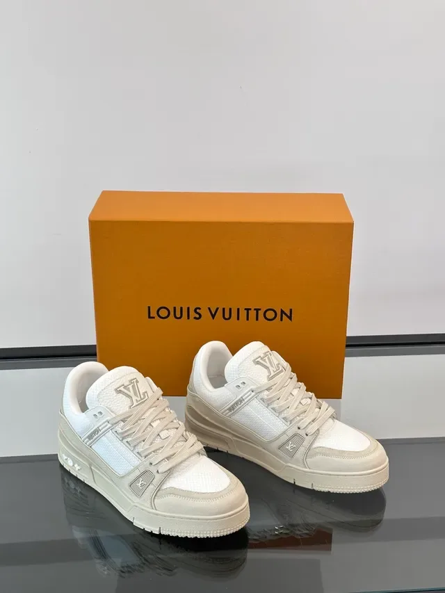 Louis Vuitton LV Trainer Beige Blanc Lanière Structurée Superposée Panneaux de Maille Texturés et de Cuir Sneakers Lifestyle 4