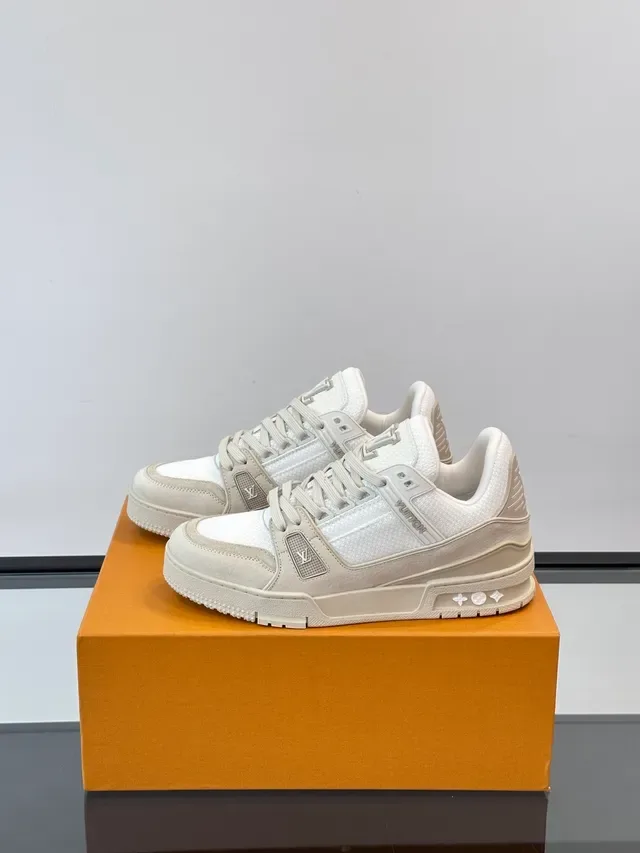 Louis Vuitton LV Trainer Beige Blanc Lanière Structurée Superposée Panneaux de Maille Texturés et de Cuir Sneakers Lifestyle 5