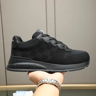 Louis Vuitton LV Trainer Sneakers Lifestyle Negros con Upper de Punto y Suela de Goma Esculpida