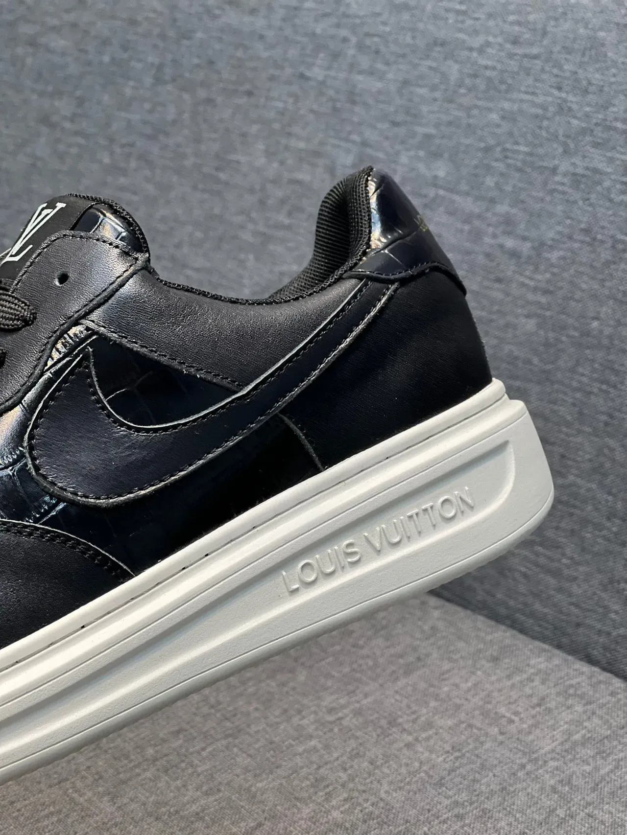 Louis Vuitton LV Trainer Black White Leather Upper Crocodile-Embossed Toe Cap Lifestyle Sneakers 8