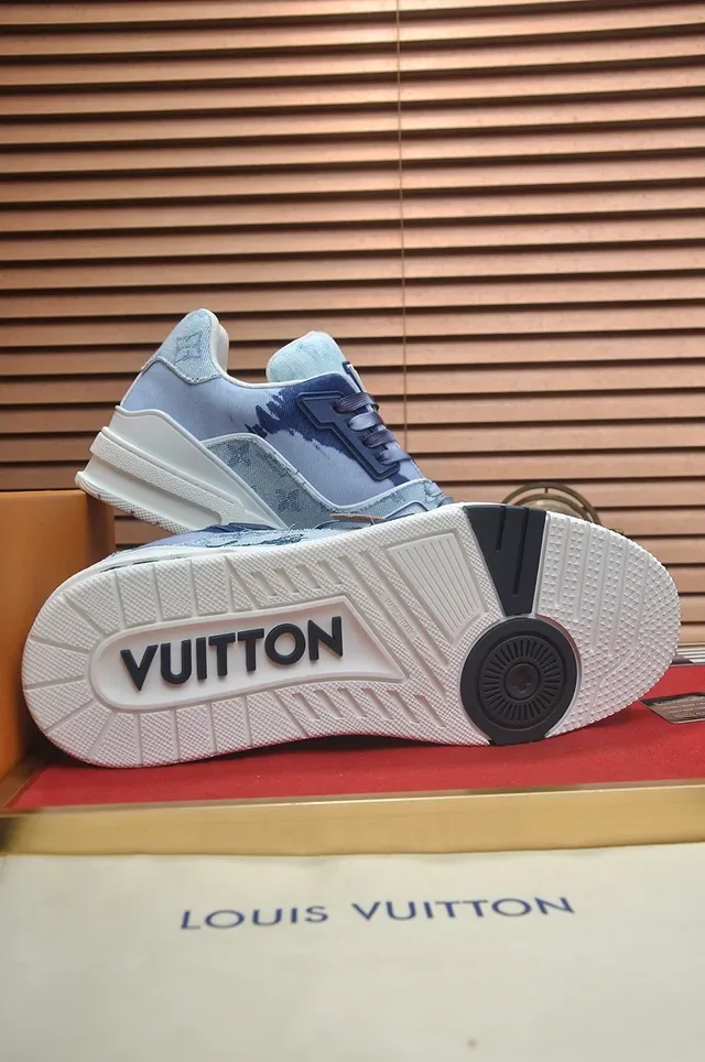 Louis Vuitton LV Trainer Sneakers Lifestyle Azul y Blanco con Upper de Denim y Suela Esculpida 3