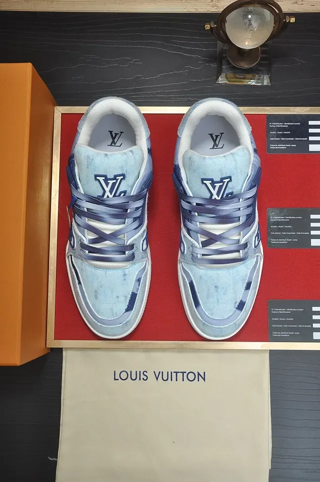 Louis Vuitton LV Trainer Sneakers Lifestyle Azul y Blanco con Upper de Denim y Suela Esculpida 5