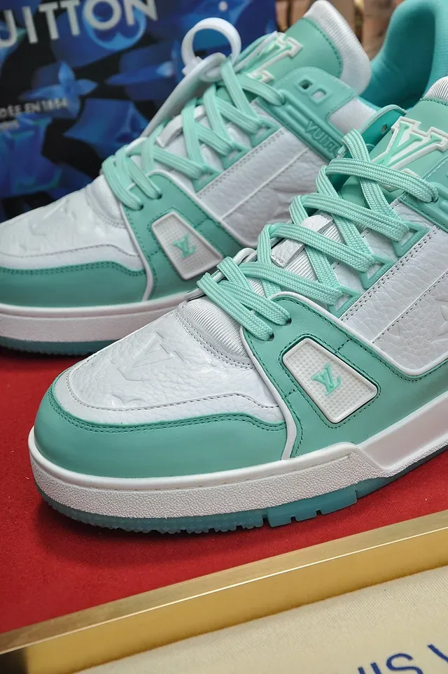 حذاء رياضي Louis Vuitton LV Trainer أخضر أبيض كعب سميك طبقات سول مونوغرام لوحة جلد نمط حياة 3