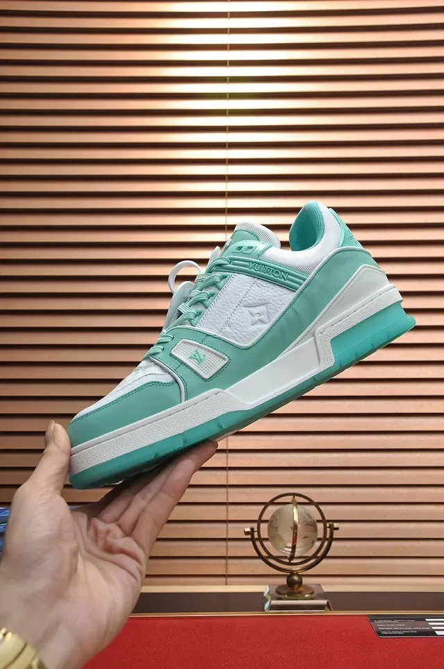 حذاء رياضي Louis Vuitton LV Trainer أخضر أبيض كعب سميك طبقات سول مونوغرام لوحة جلد نمط حياة 6