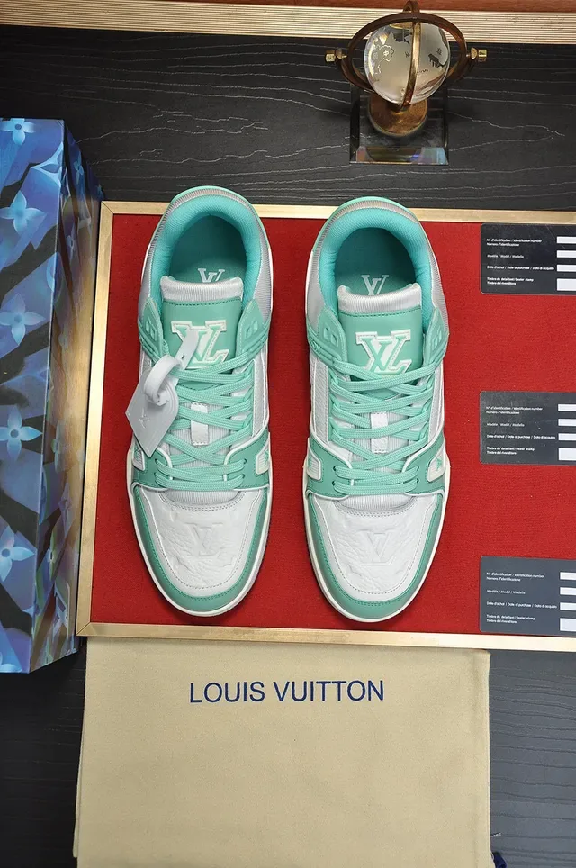 حذاء رياضي Louis Vuitton LV Trainer أخضر أبيض كعب سميك طبقات سول مونوغرام لوحة جلد نمط حياة 9