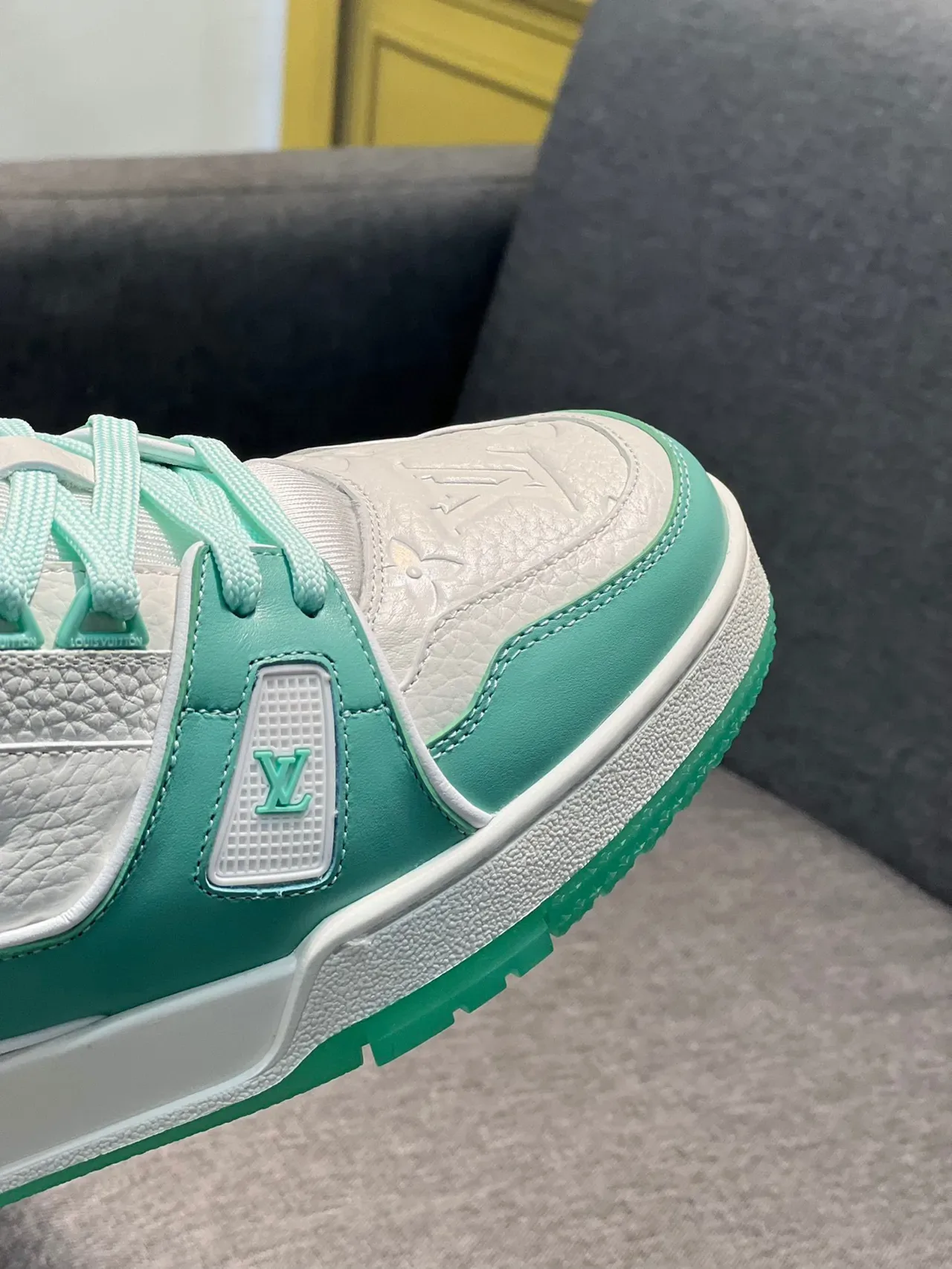 Louis Vuitton LV Entraîneur Vert Blanc Cuir Stratifié Et Synthétique Supérieur Style de Vie Baskets 3