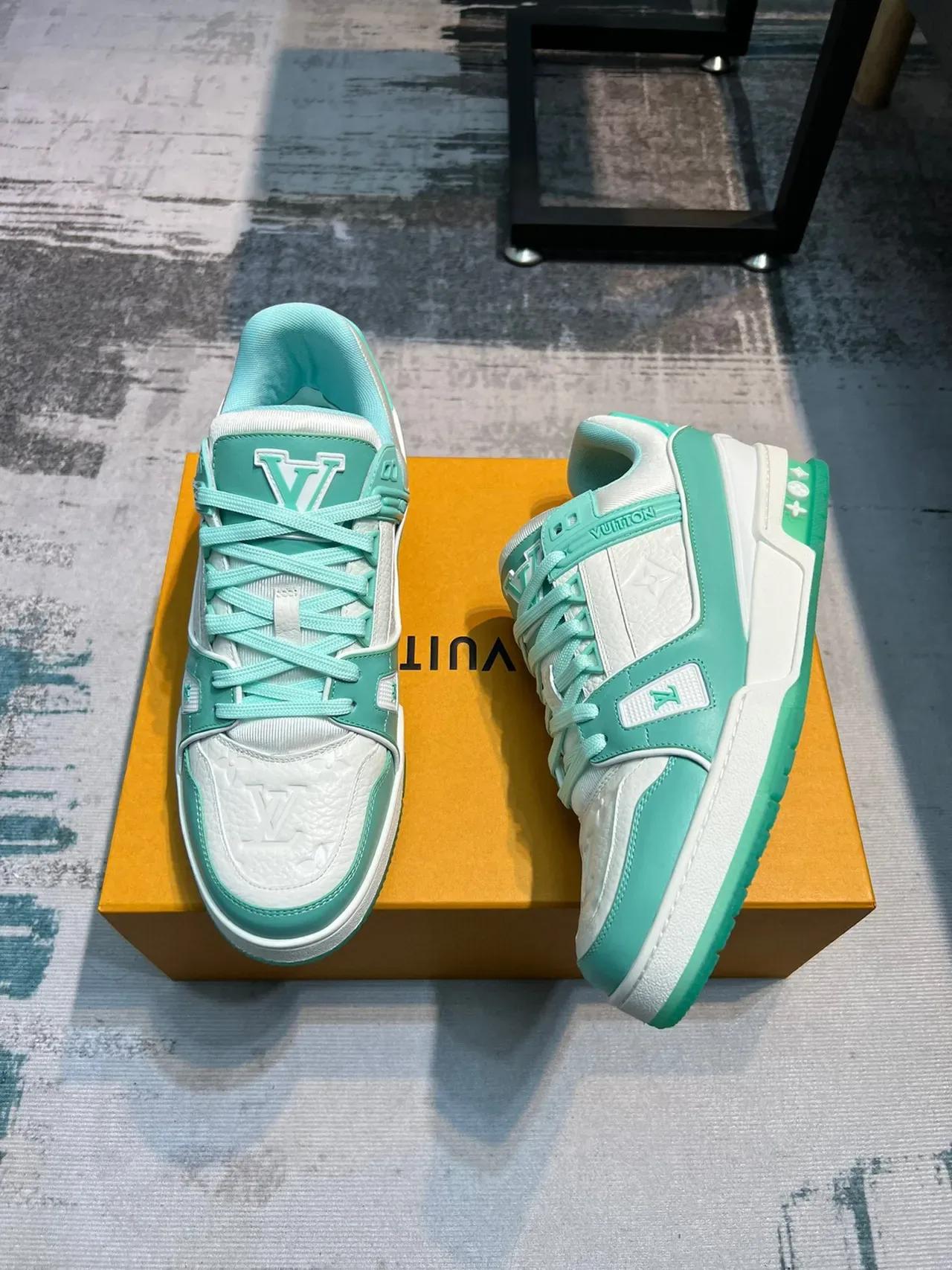 Louis Vuitton LV Entraîneur Vert Blanc Cuir Stratifié Et Synthétique Supérieur Style de Vie Baskets 4