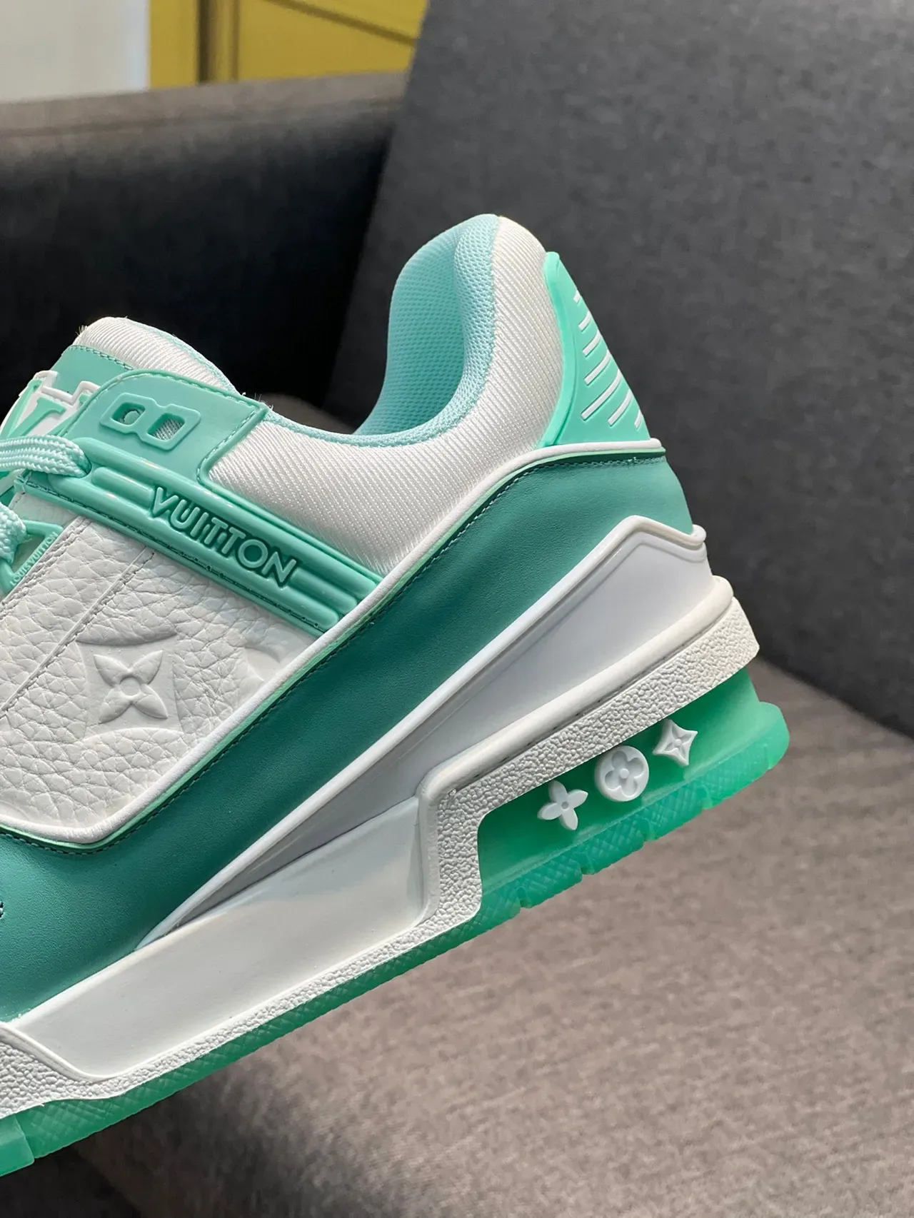 Louis Vuitton LV Entraîneur Vert Blanc Cuir Stratifié Et Synthétique Supérieur Style de Vie Baskets 8