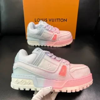 Louis Vuitton LV Trainer Tênis Lifestyle Pink Blue Monogram Lona Superior Sola Chunky Plataforma