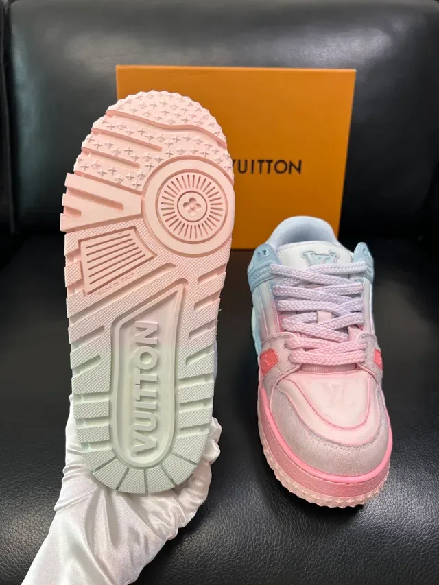 Louis Vuitton LV Trainer Tênis Lifestyle Pink Blue Monogram Lona Superior Sola Chunky Plataforma 2