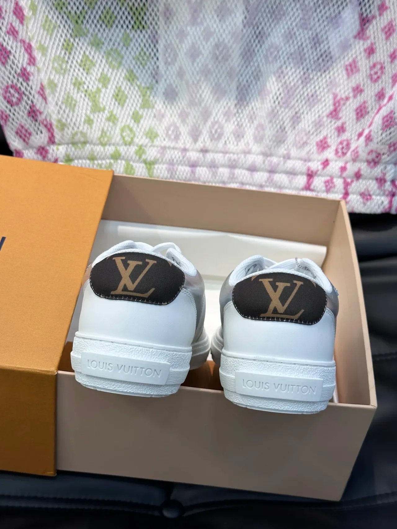 Louis Vuitton LV Trainer Bleu Argent Low-Top Cuir Iridescent Lifestyle Sneakers 3