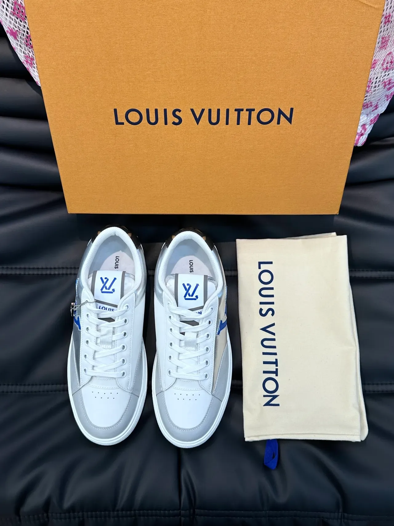Louis Vuitton LV Trainer Bleu Argent Low-Top Cuir Iridescent Lifestyle Sneakers 4