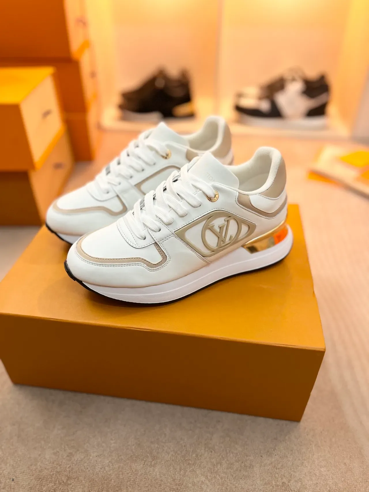 Louis Vuitton LV Trainer Blanc Beige Cuir Pané Monogram-Accented Lifestyle Sneakers 5